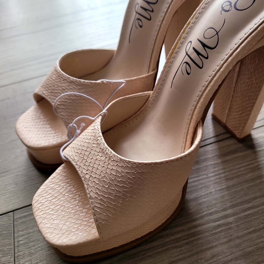 So Me Textured Cream-Nude Platform Heels - Picture 6 of 7